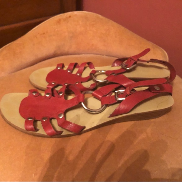 Cute red sandals. - Picture 2 of 4